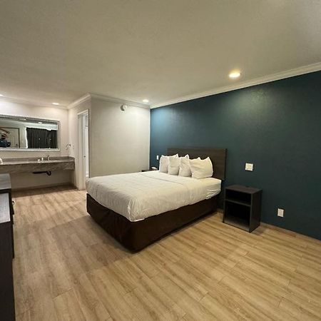 Hotel Baymont By Wyndham Bakersfield Extérieur photo