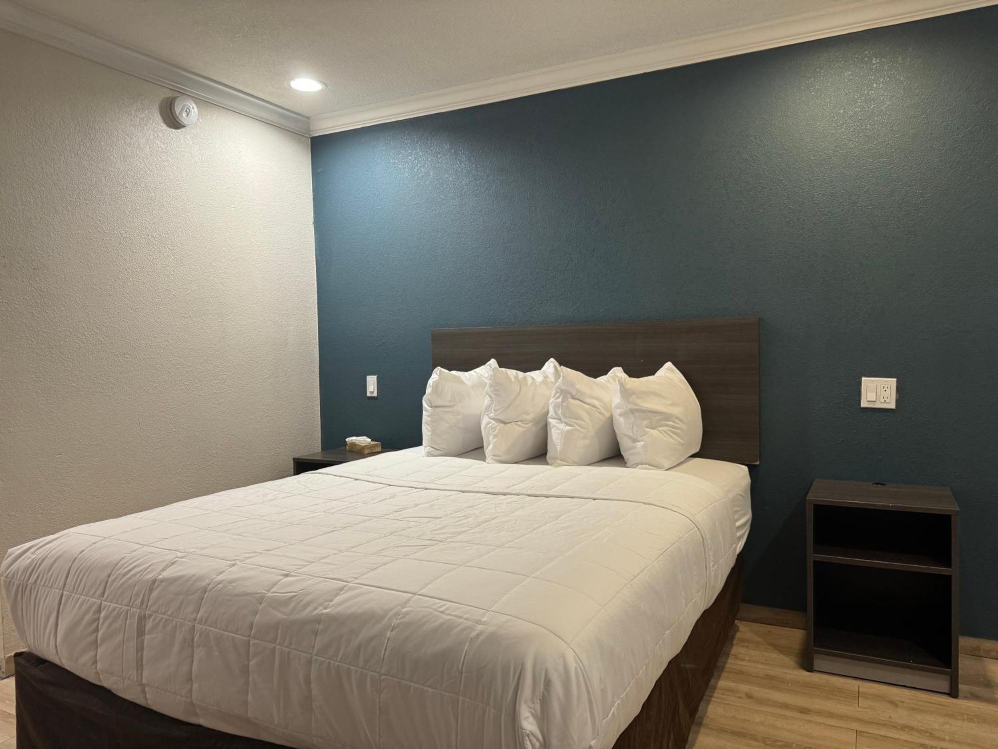 Hotel Baymont By Wyndham Bakersfield Extérieur photo