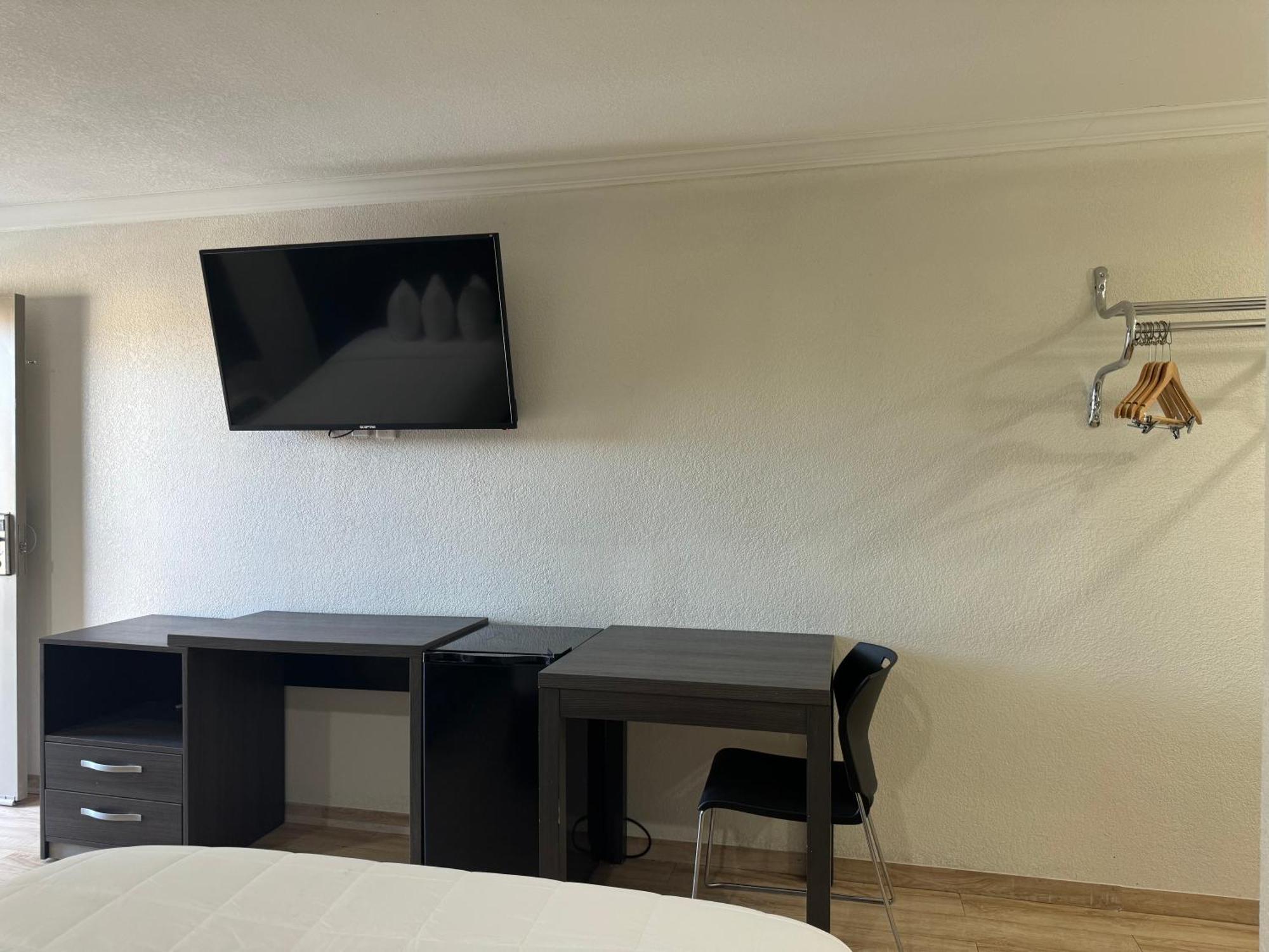 Hotel Baymont By Wyndham Bakersfield Extérieur photo