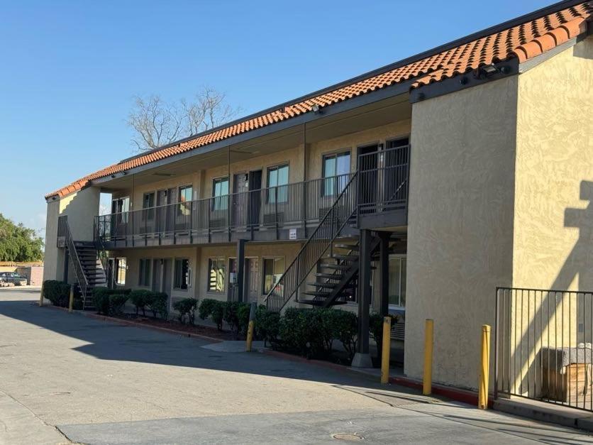 Hotel Baymont By Wyndham Bakersfield Extérieur photo